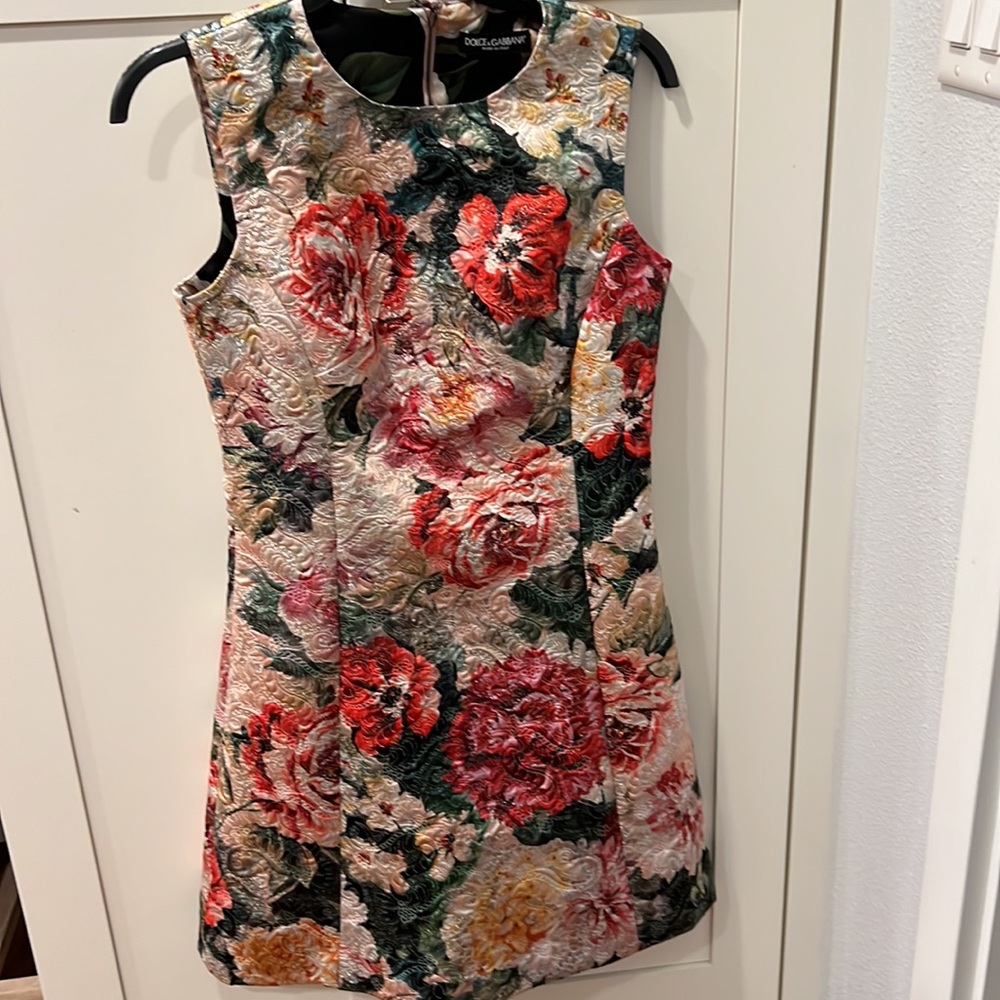 New Dolce & Gabbana floral print dress - tag available